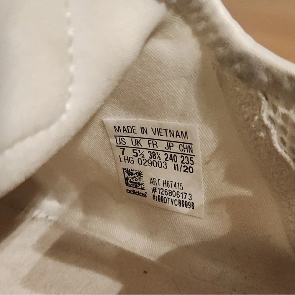 Adidas NMD R1 Sneakers – White / Gold Metallic – Women’s – Excellent Condition